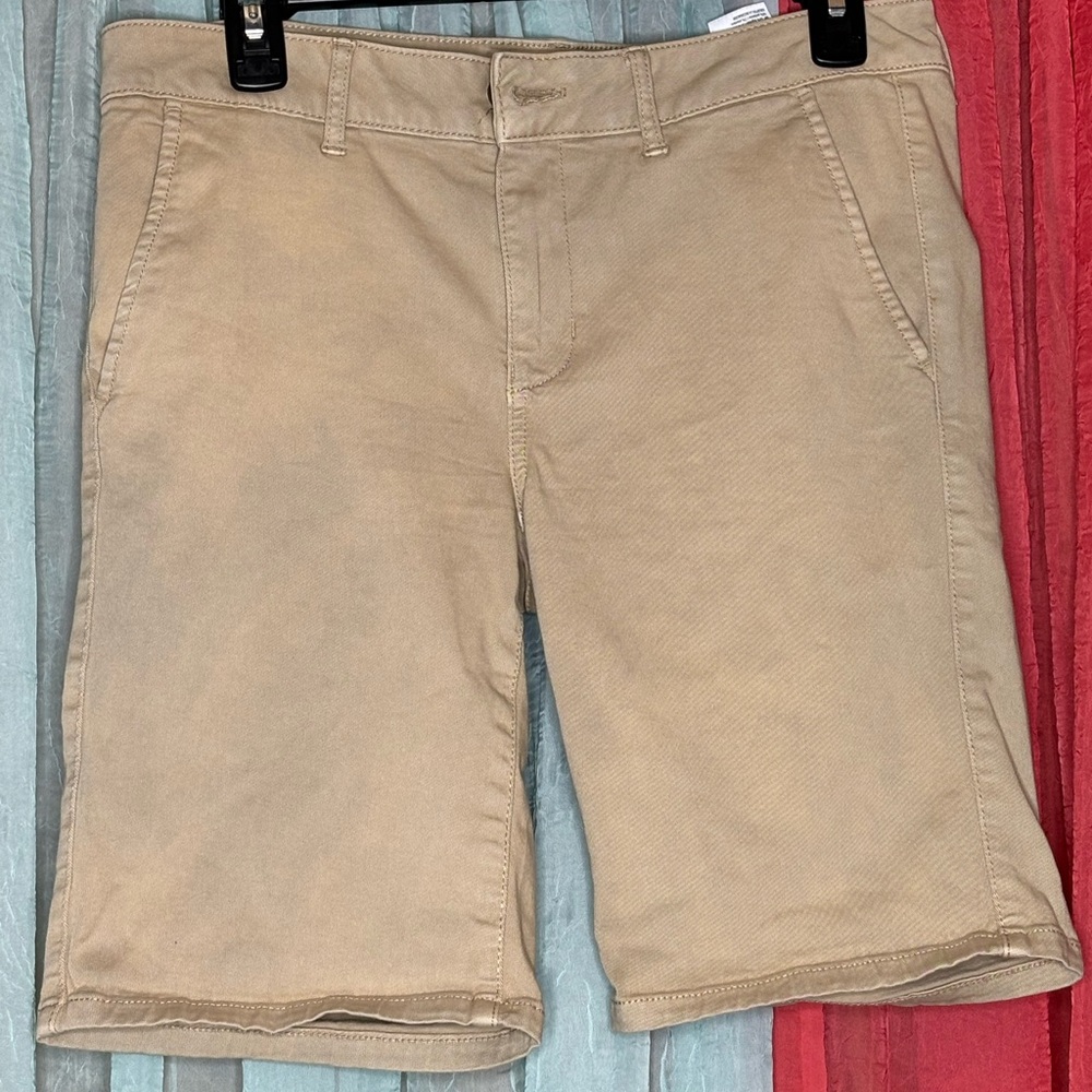American Eagle Tan Women's Bermuda Shorts
